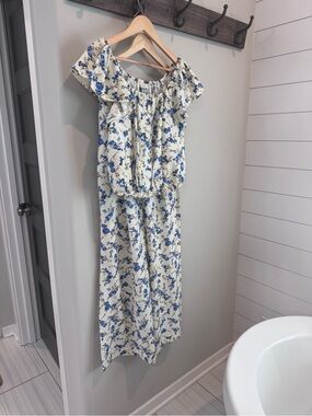 A New Day Cream Floral Set Wide-Leg Pants and Square, Ruffle Tank wBlue Print